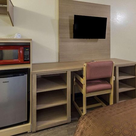 Rodeway Inn Elkton Bagian luar foto