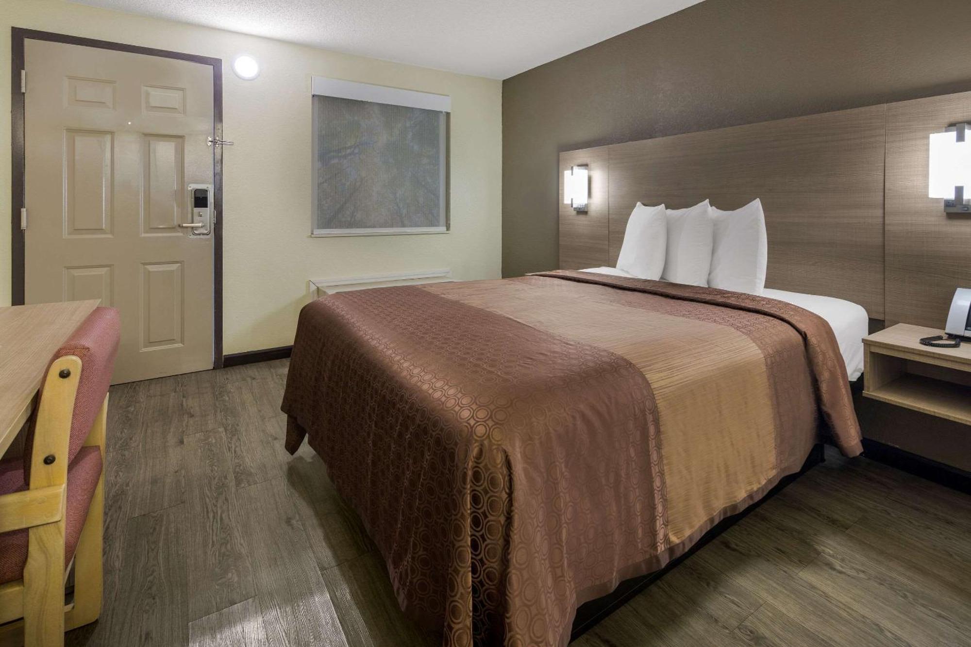 Rodeway Inn Elkton Bagian luar foto