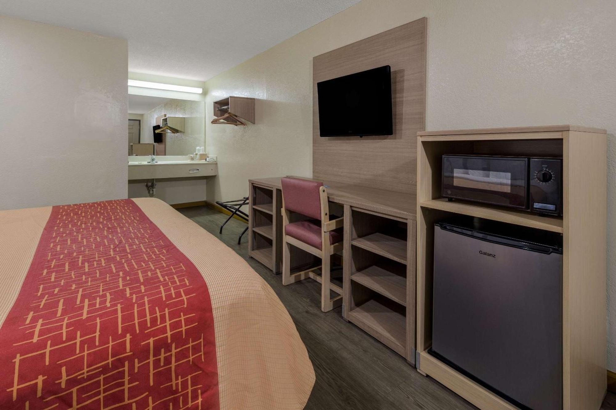 Rodeway Inn Elkton Bagian luar foto