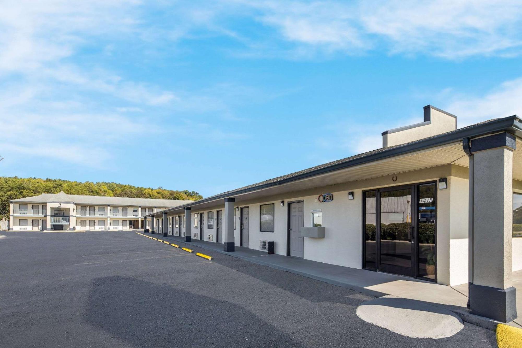 Rodeway Inn Elkton Bagian luar foto