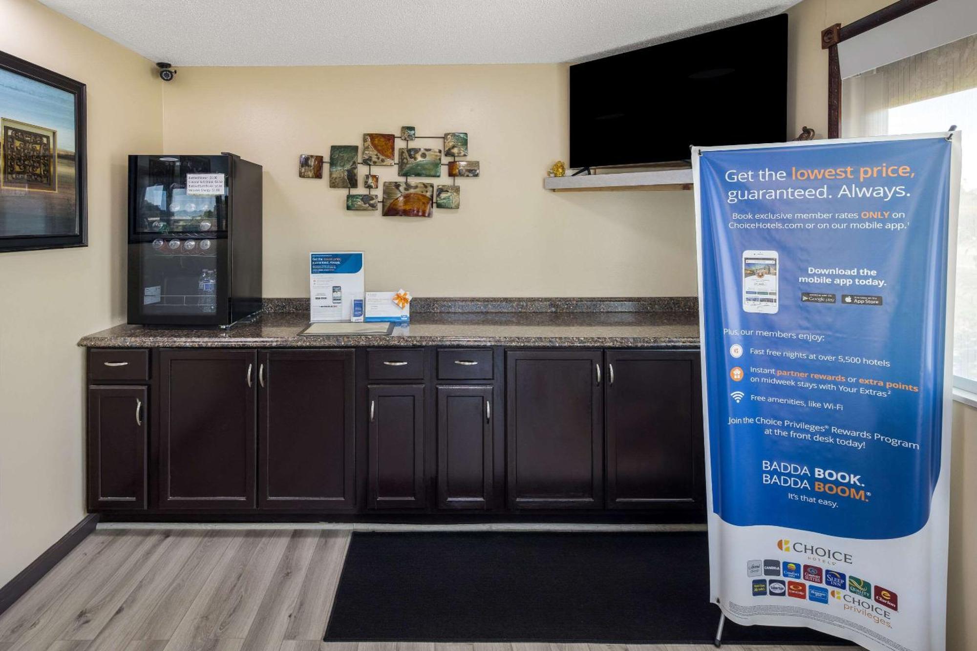 Rodeway Inn Elkton Bagian luar foto
