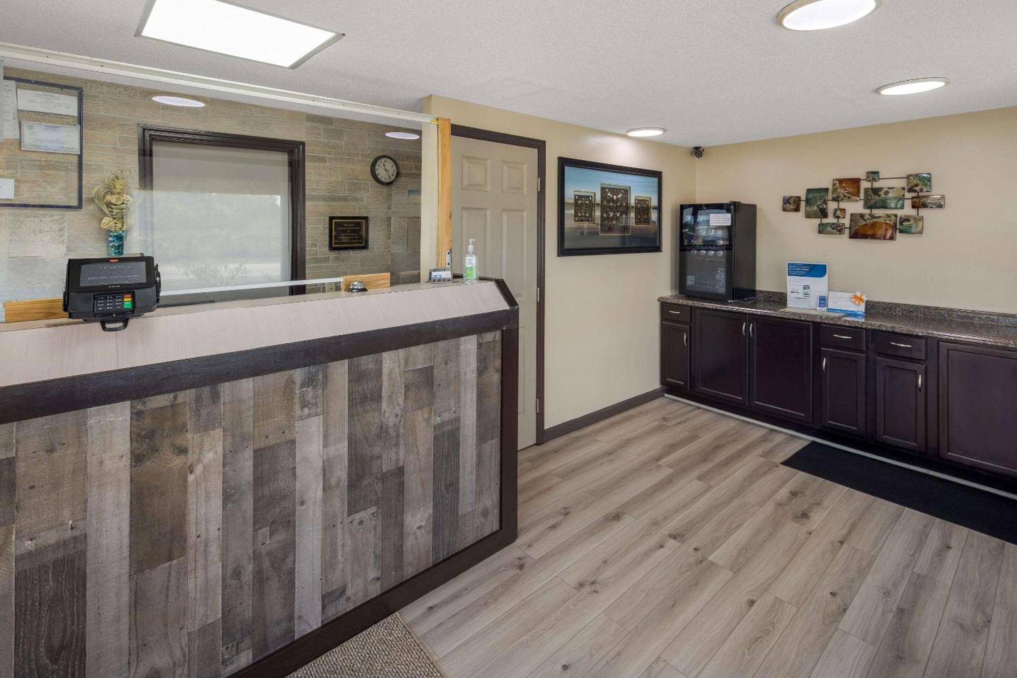 Rodeway Inn Elkton Bagian luar foto