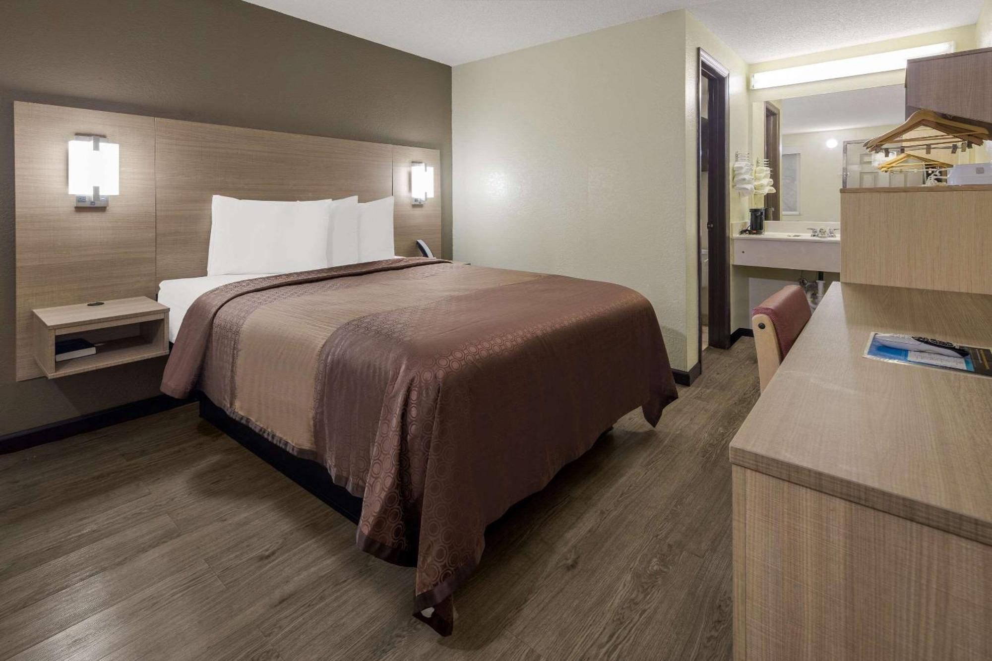 Rodeway Inn Elkton Bagian luar foto