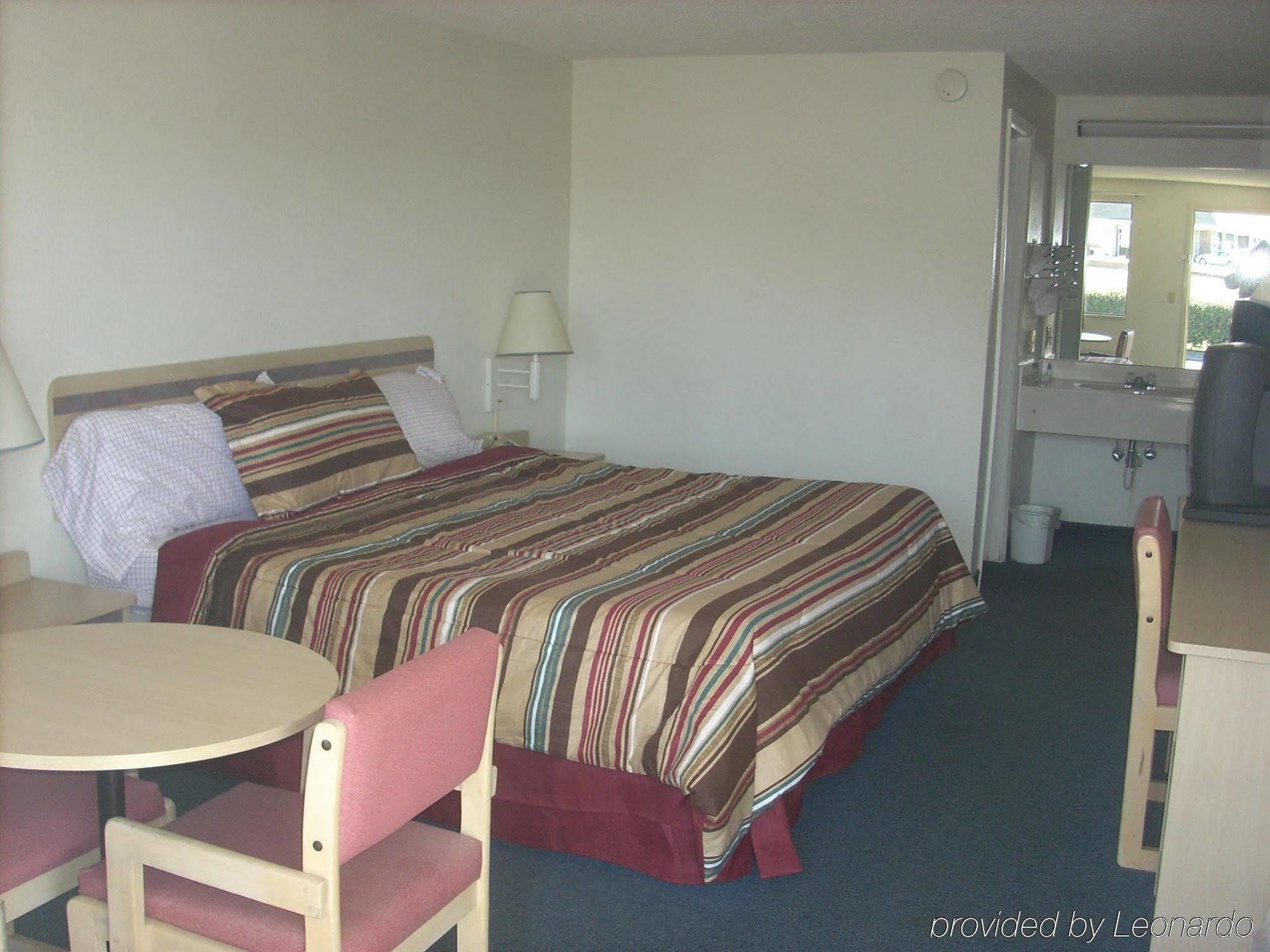 Rodeway Inn Elkton Ruang foto
