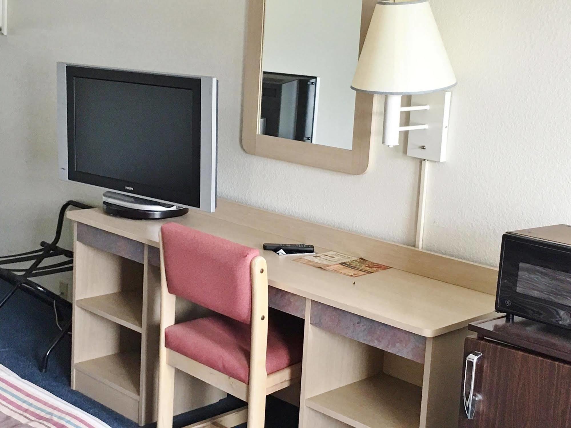Rodeway Inn Elkton Bagian luar foto