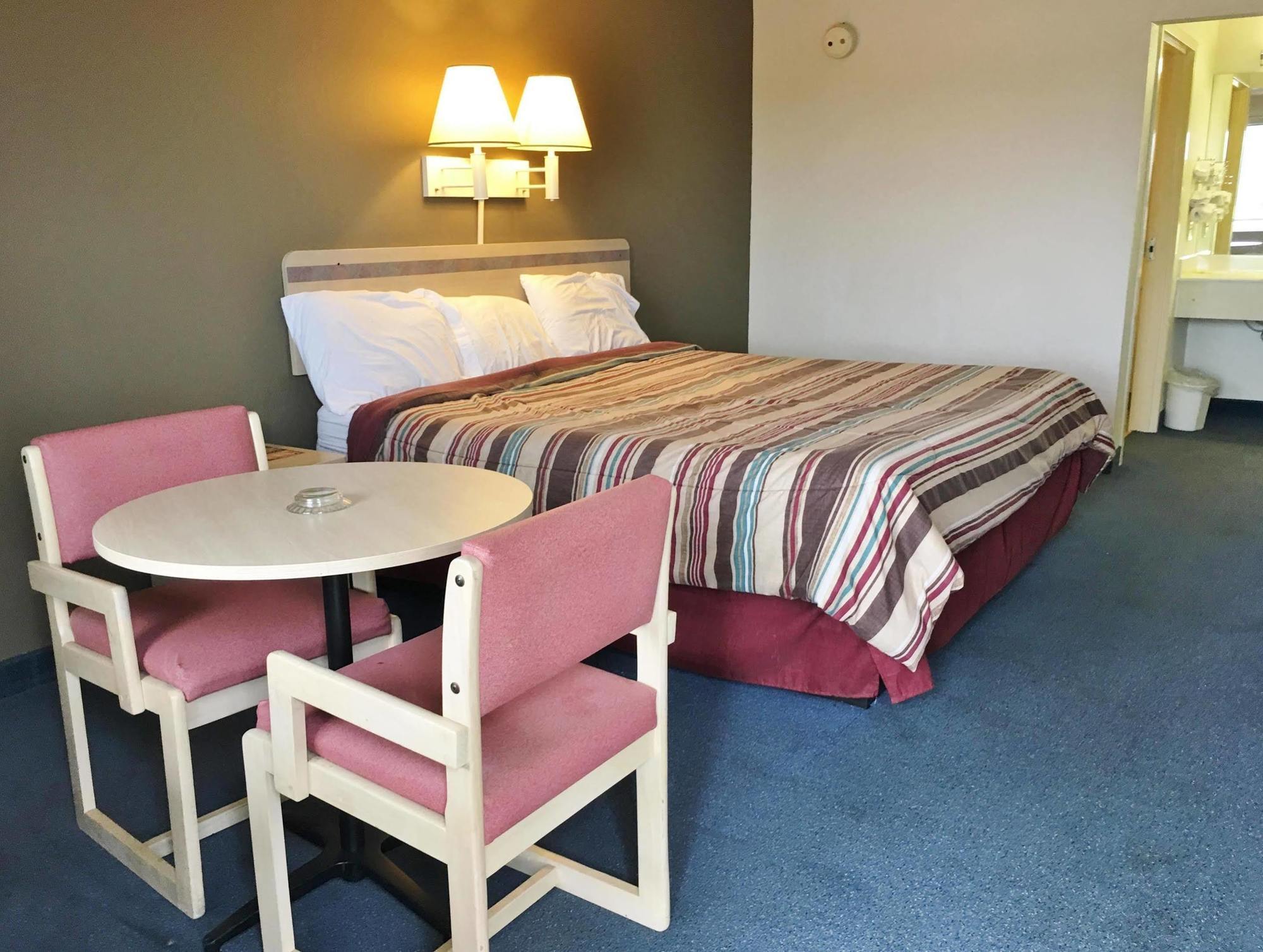 Rodeway Inn Elkton Bagian luar foto