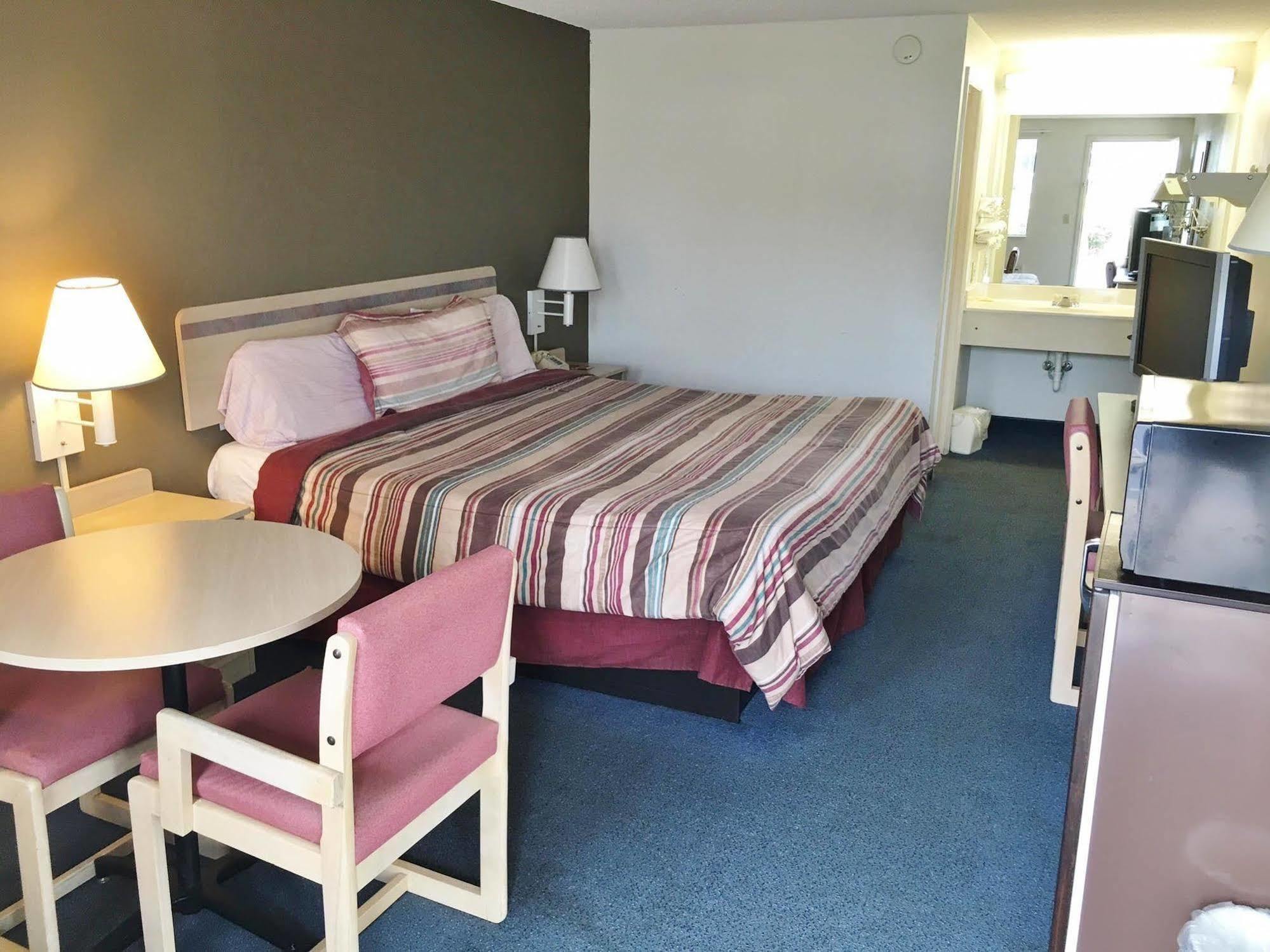 Rodeway Inn Elkton Bagian luar foto
