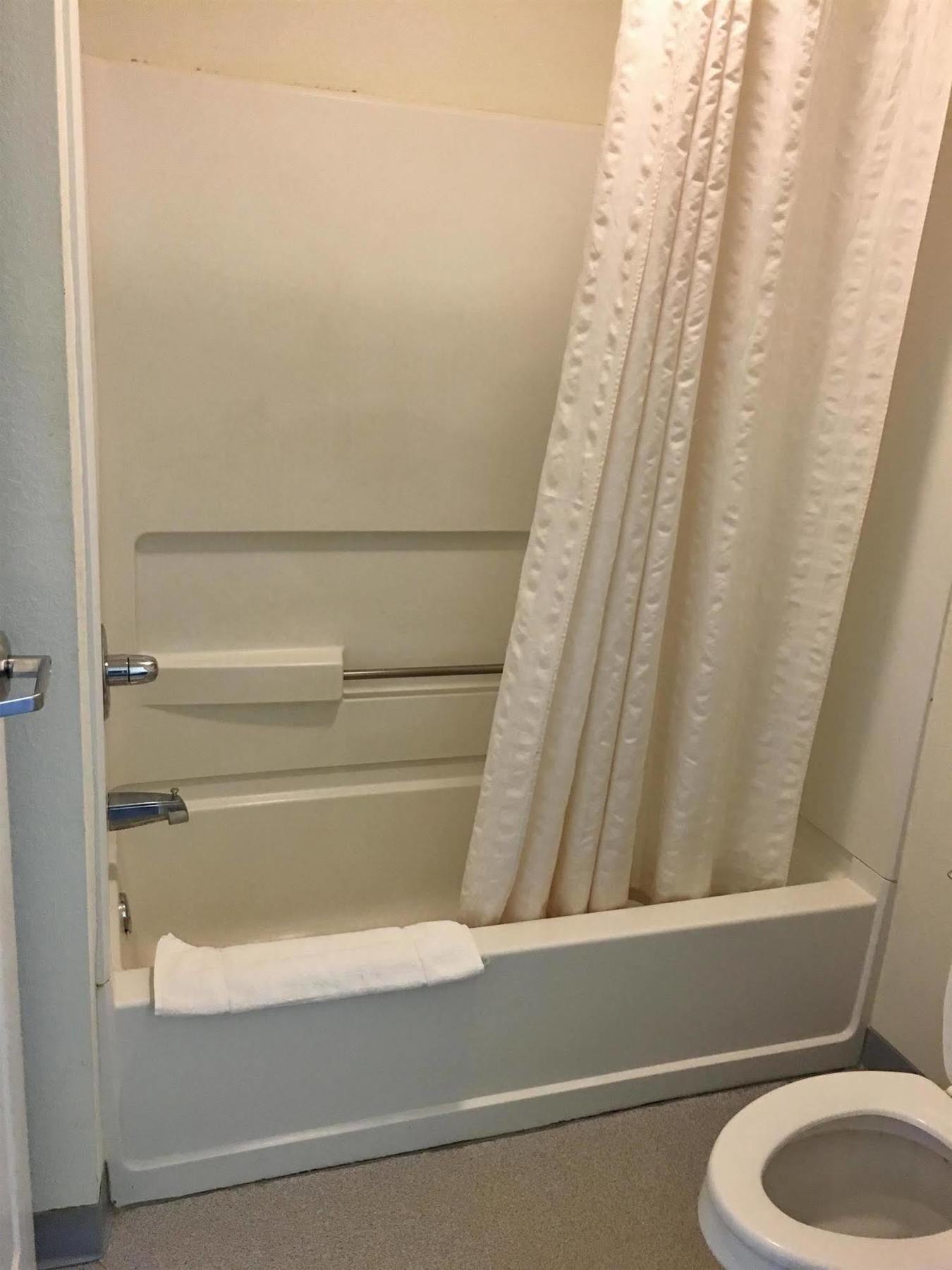 Rodeway Inn Elkton Bagian luar foto